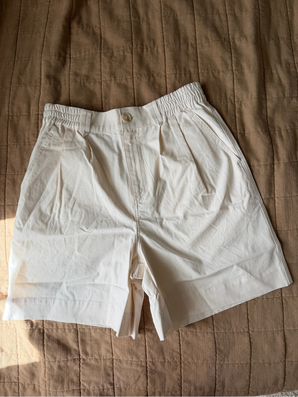 Mod Ref Cream Shorts NWOT